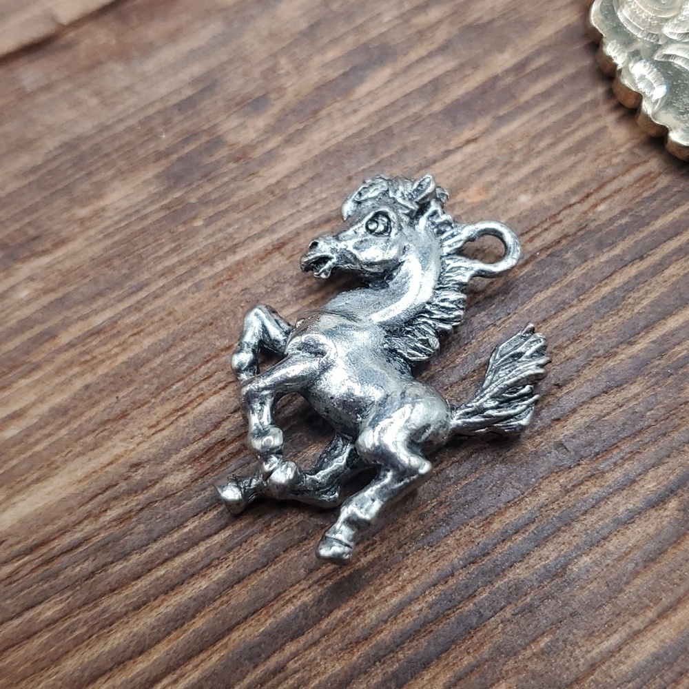 P104 sterling horse antique pendant